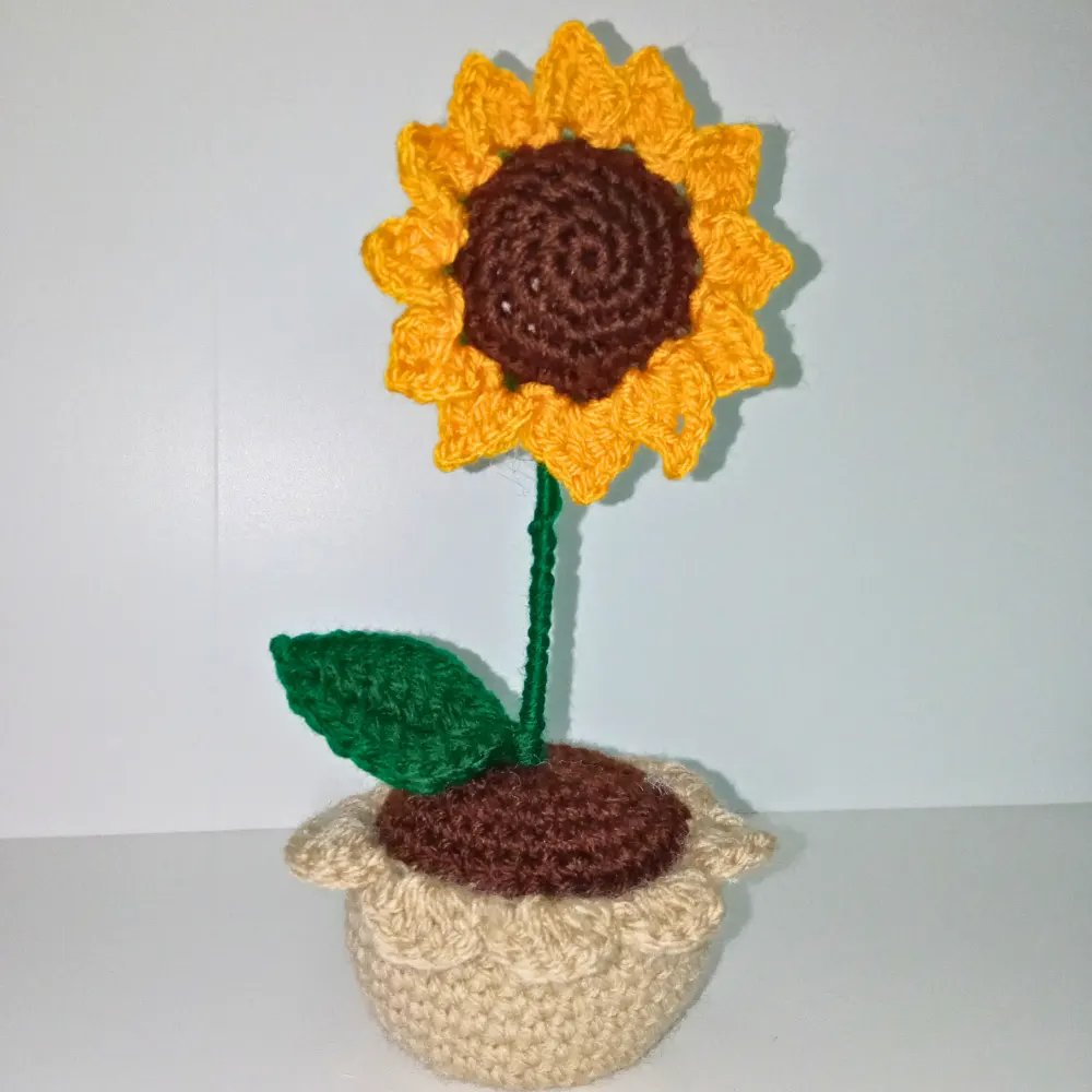 Girasole Amigurumi con Vaso Fatto a Mano all’Uncinetto – Decorazione Floreale Handmade – Idea Regalo - immagine 2